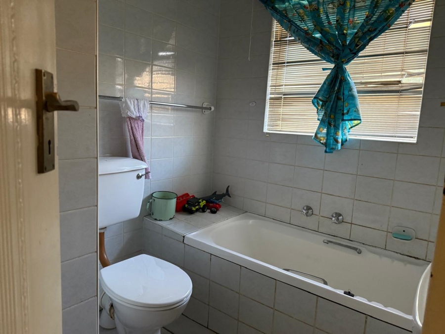 To Let 3 Bedroom Property for Rent in Geelhoutpark North West